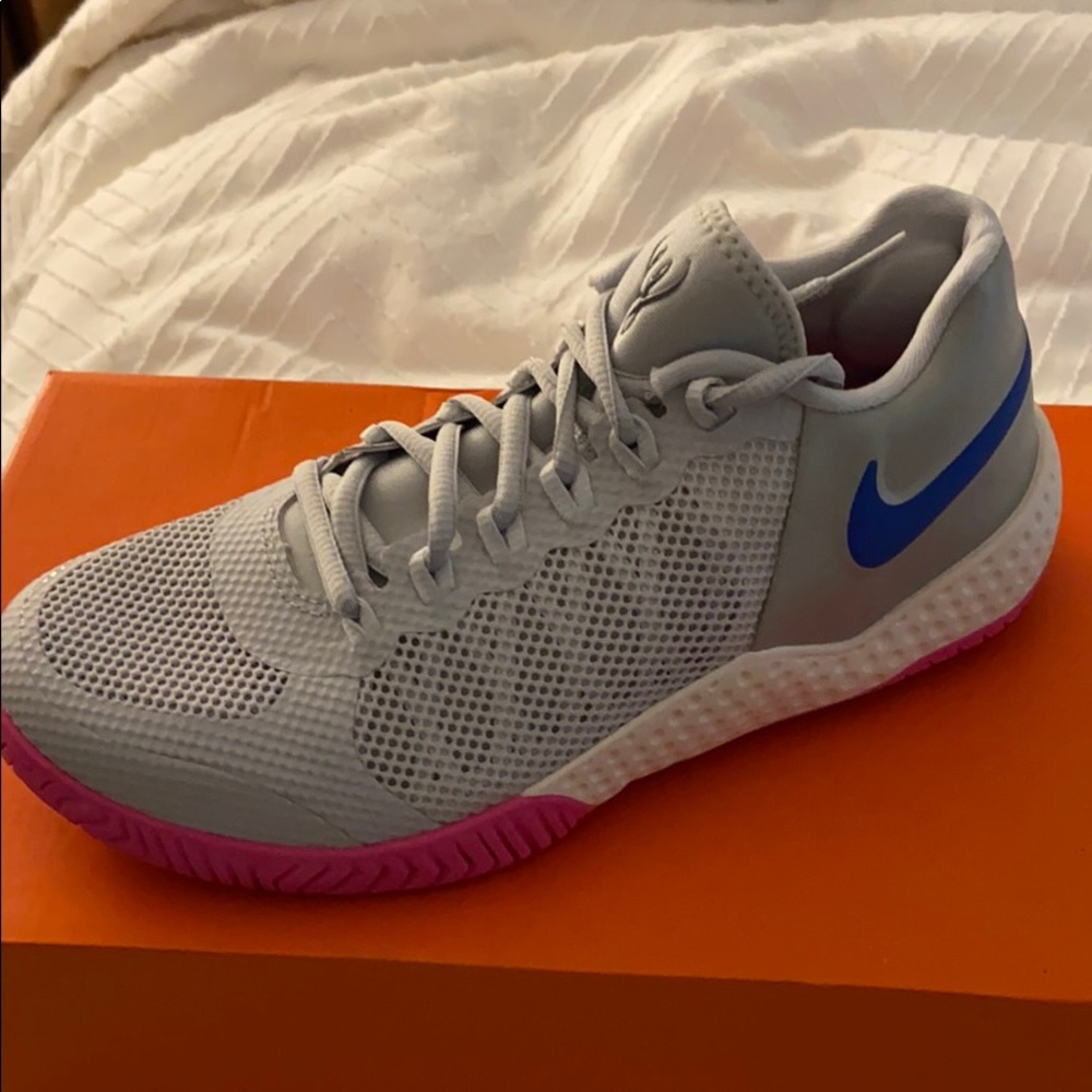 Women’s 6.5 Nike Flare 2 Hard Court Tennis Shoe